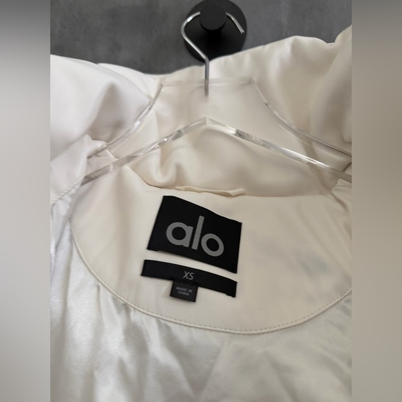 Alo Yoga Foxy Puffer Jacket XS - Picture 5 of 7